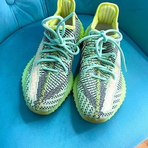 Yeezy boost 350 V2 yeezreel (non reflective.